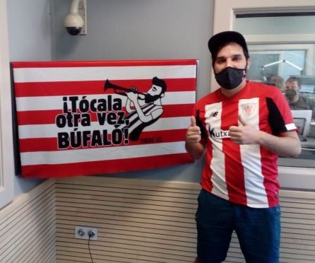 Pablo Miralles, autor del libro, &#039;Nuestro equipo:120 años de Athletic en 300 preguntas&#039;, en nuestros estudios de Radio Bilbao