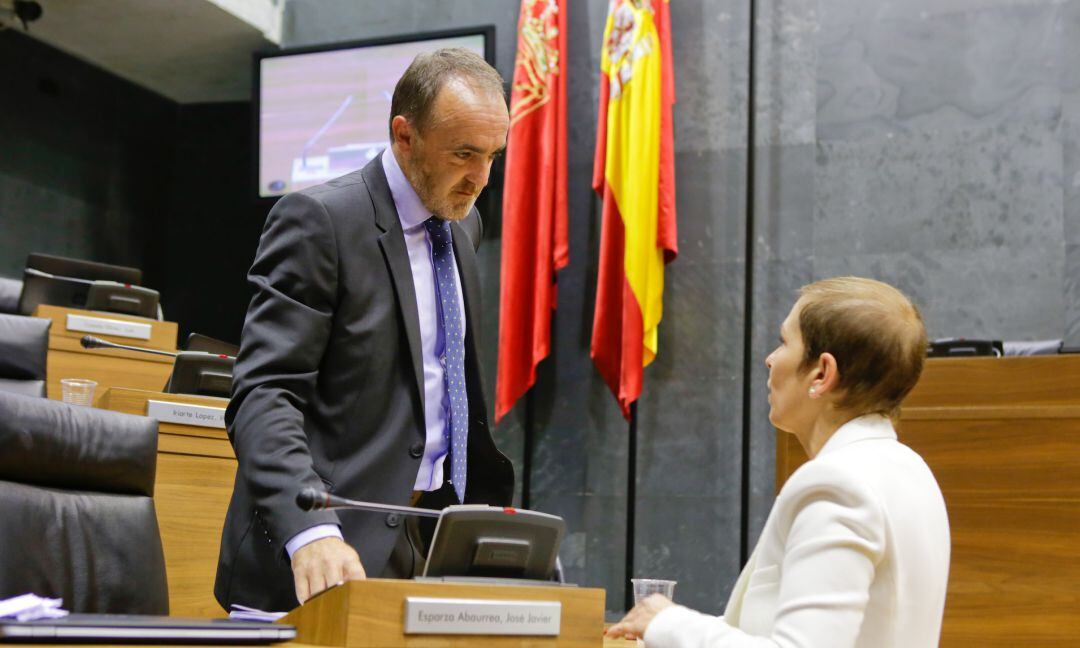 Javier Esparza (UPN), y la presidenta del Gobierno de Navarra, Uxue Barkos