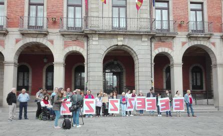 Concentración frente al Ayuntameinto de Zamora