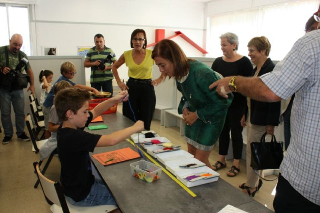 La consejera de Educación, Cristina Uriarte, visita un centro escolar