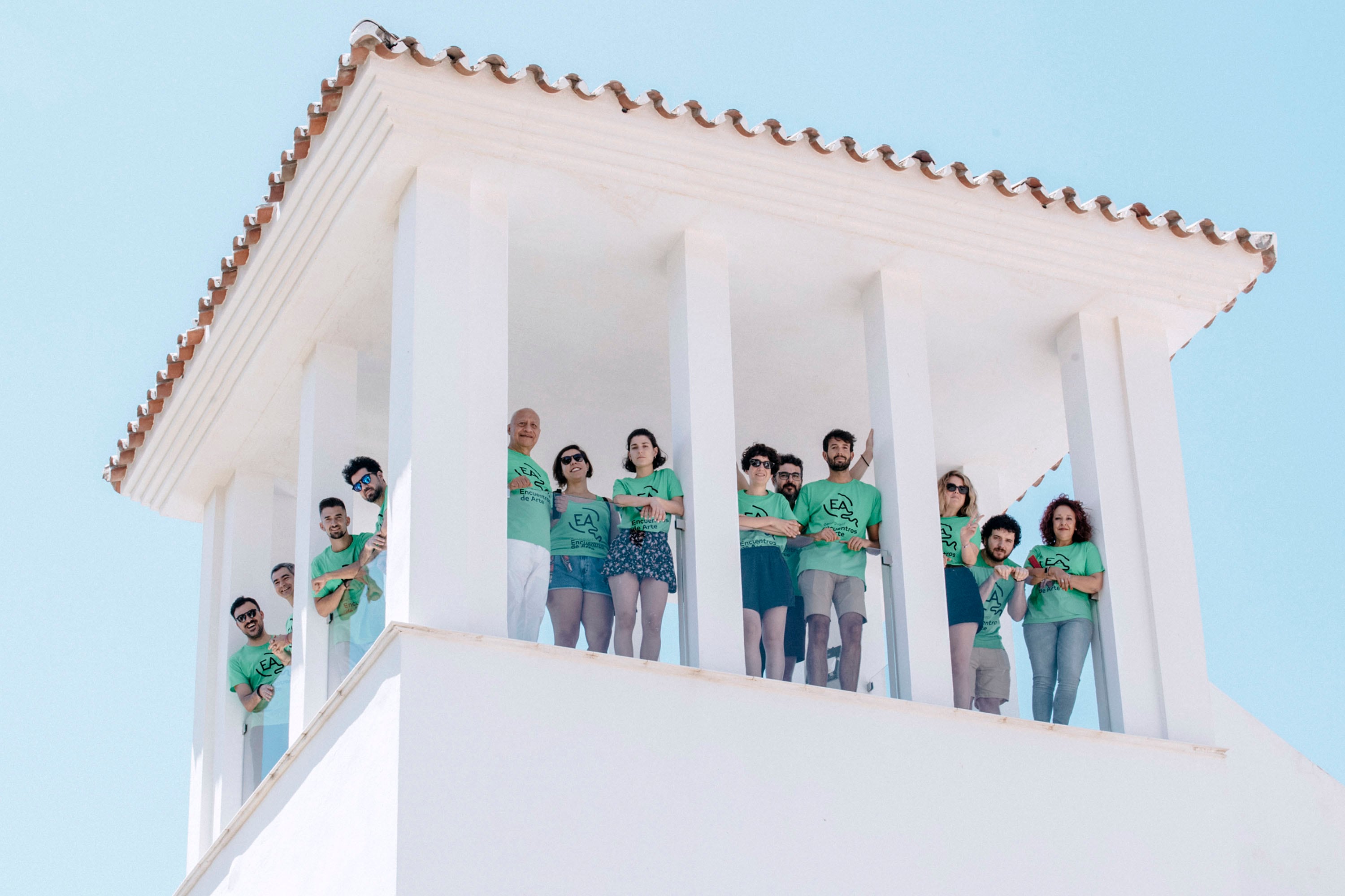 Foto de familia de los artistas participantes en estos XVI Encuentros de Arte