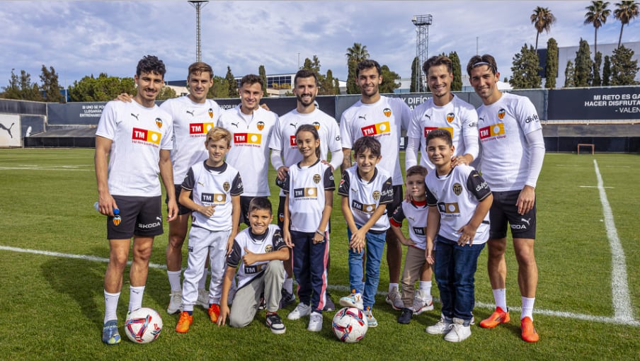 El Valencia CF invita a los niños de la DANA a la Ciudad Deportiva de Paterna | Web oficial del Valencia CF