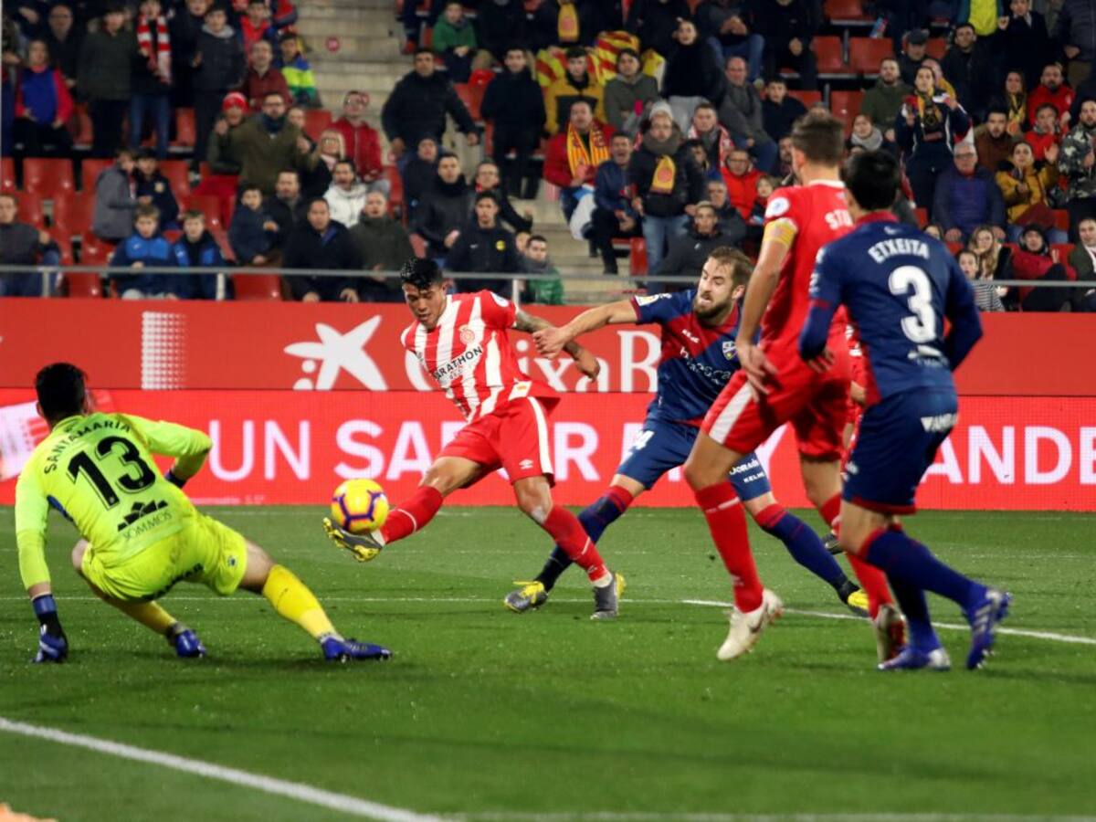 El Huesca encuentra en Girona motivos para creer en la permanencia