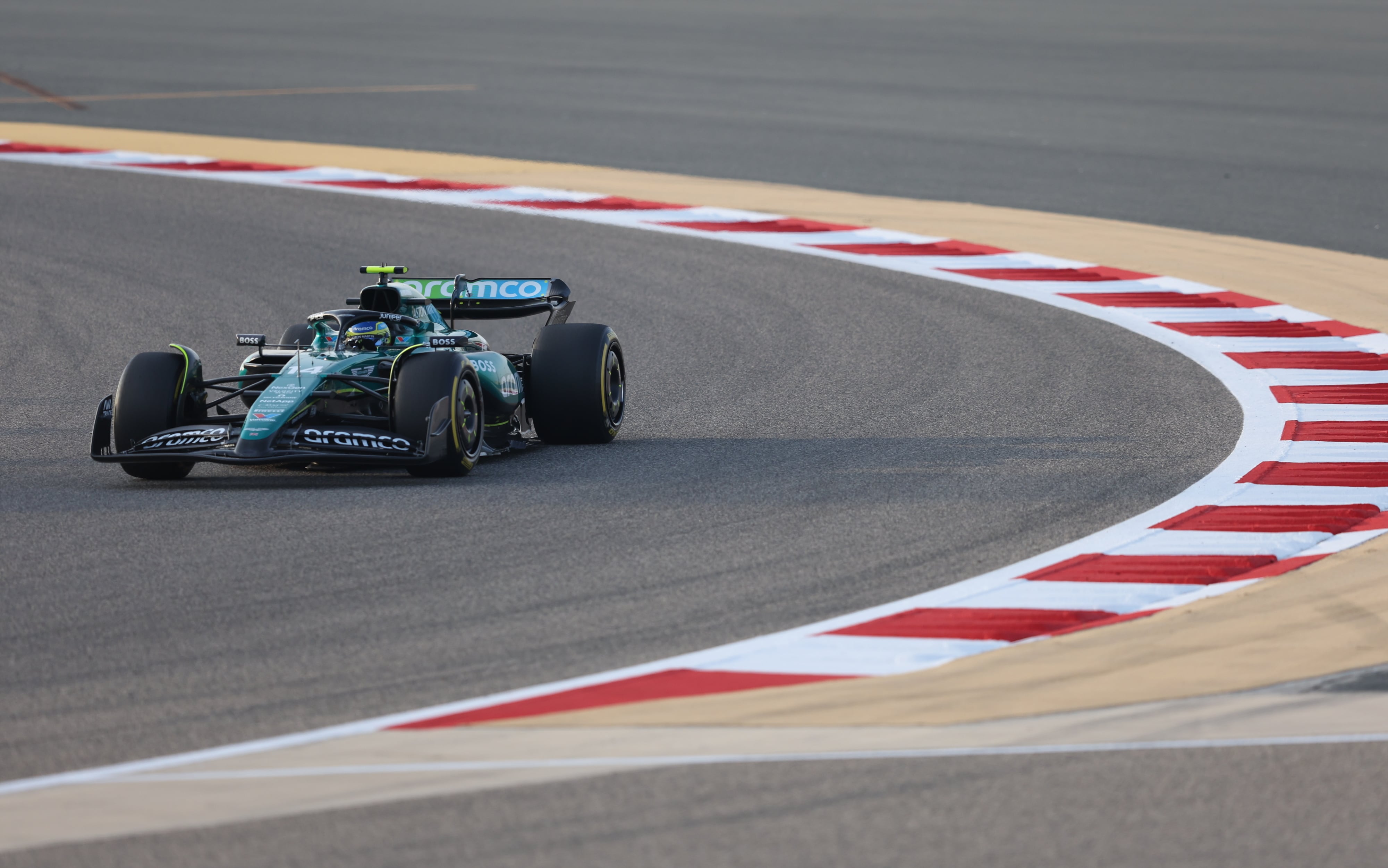 Fernando Alonso, durante la última jornada de test de pretemporada en Baréin. EFE/EPA/ALI HAIDER