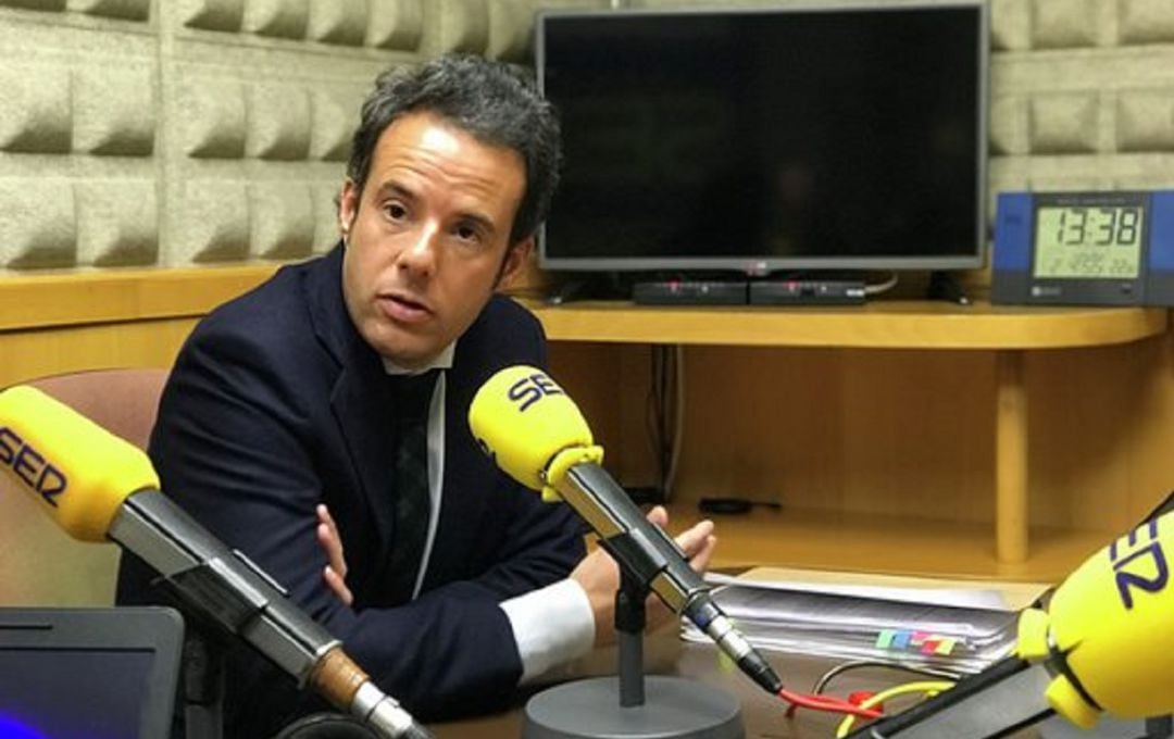 El candidato de Ciudadanos a la alcaldía de Oviedo en los estudios de Radio Asturias SER