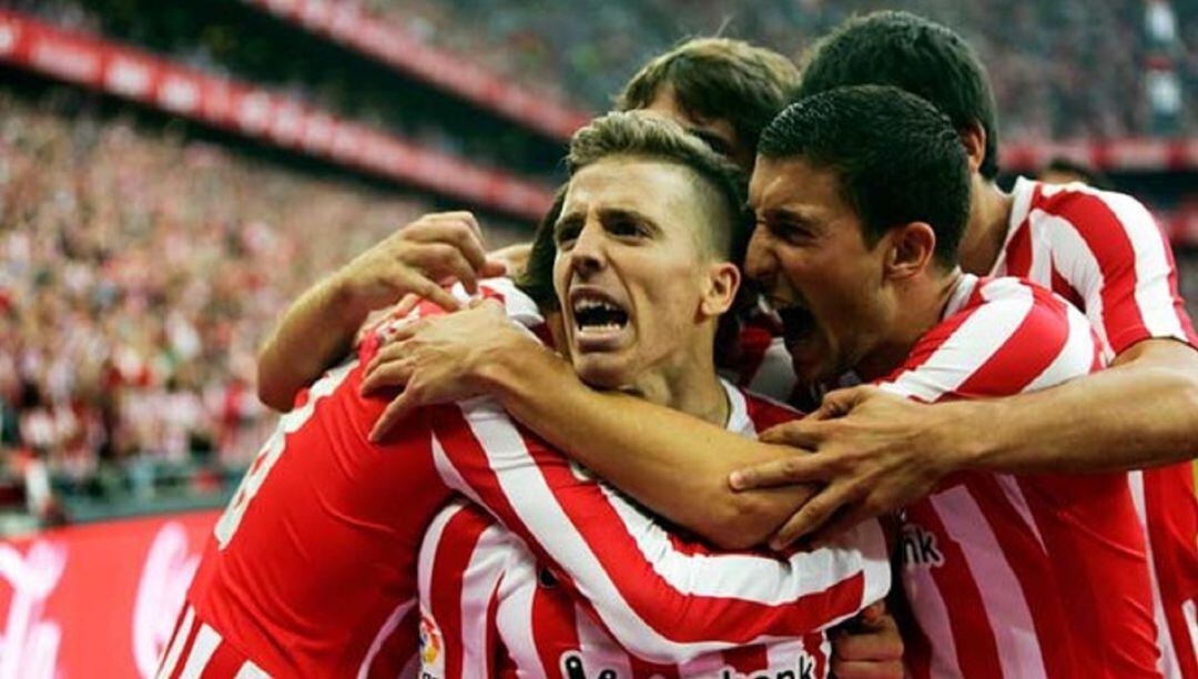 Iker Muniain celebrando un gol en San Mamés