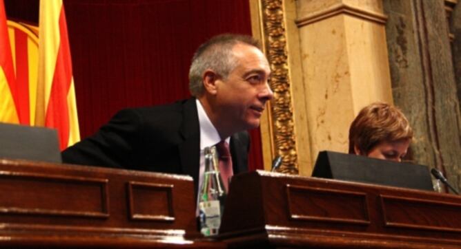 Pere Navarro ocupa el seu lloc com a secretari primer de la mesa del Parlament