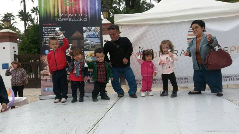 Miembros de Avados Alpe colaborando en la carrera del Racó