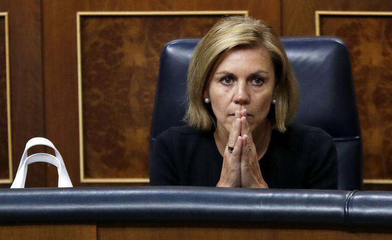 La ministra de Defensa María Dolores de Cospedal durante el pleno del Congreso de los Diputados