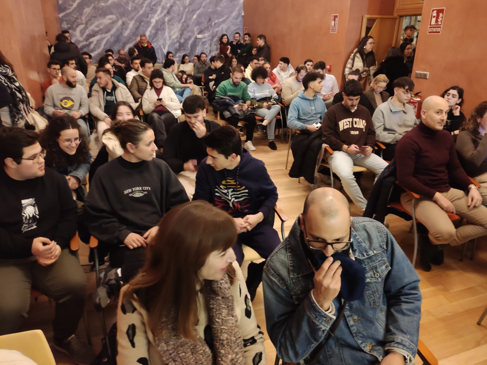 Reunión convocada por alumnos y alumnas del Conservatorio Superior de Música de Jaén.