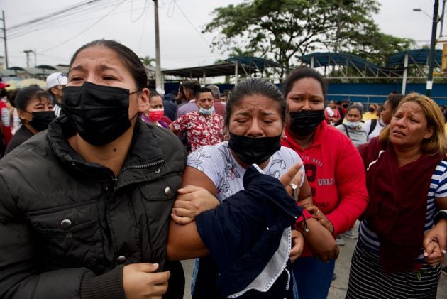 Familiares de las víctimas del enfrentamiento.