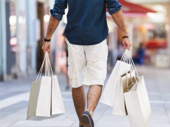 Un hombre durante una jornada de compras