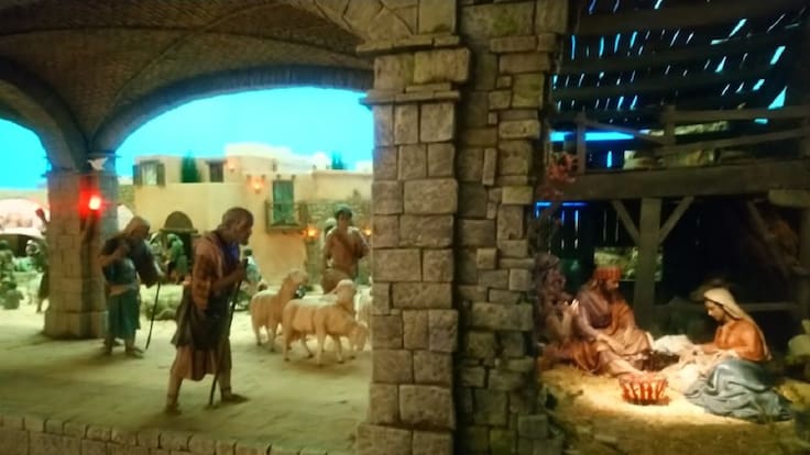 El Belén monumental del Centro de Cultura Antiguo Instituto de Gijón gira este año en torno al pan y el aceite