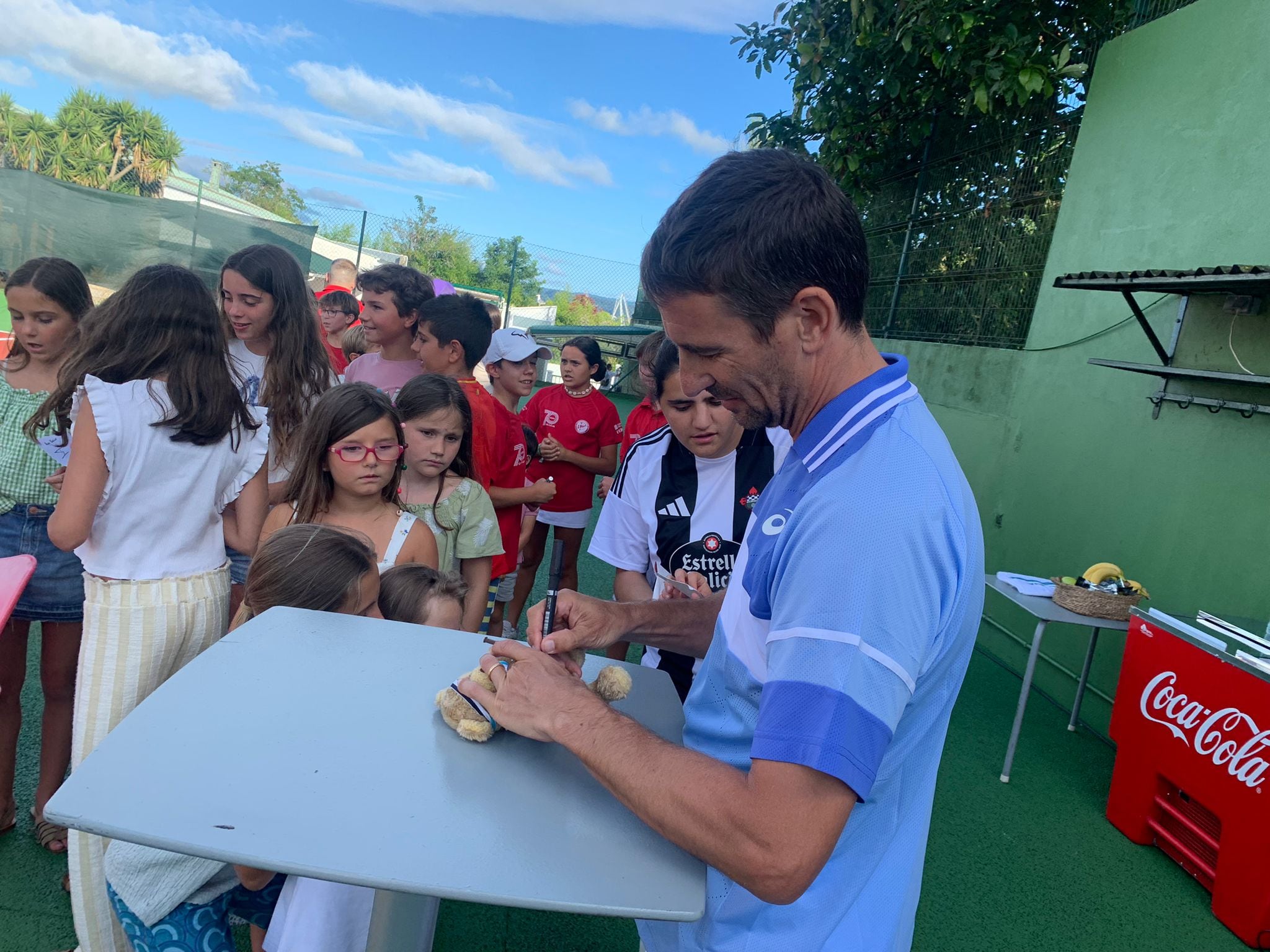 Tommy Robredo, antes del partido de exhibición con Feliciano López de este sábado en el Casino Ferrolano-Tenis Club (foto: Raúl Salgado)