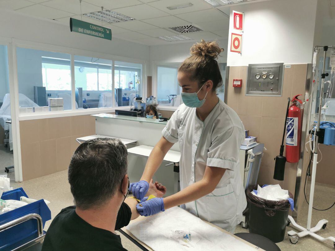 Un estudio en el Hospital Costa del Sol con pacientes en tratamiento oncológico en la primera ola revela una incidencia baja de la Covid19