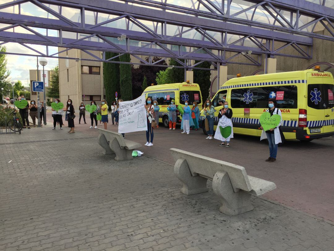 Imagen de la concentración este lunes frente al Hospital Universitario de Getafe