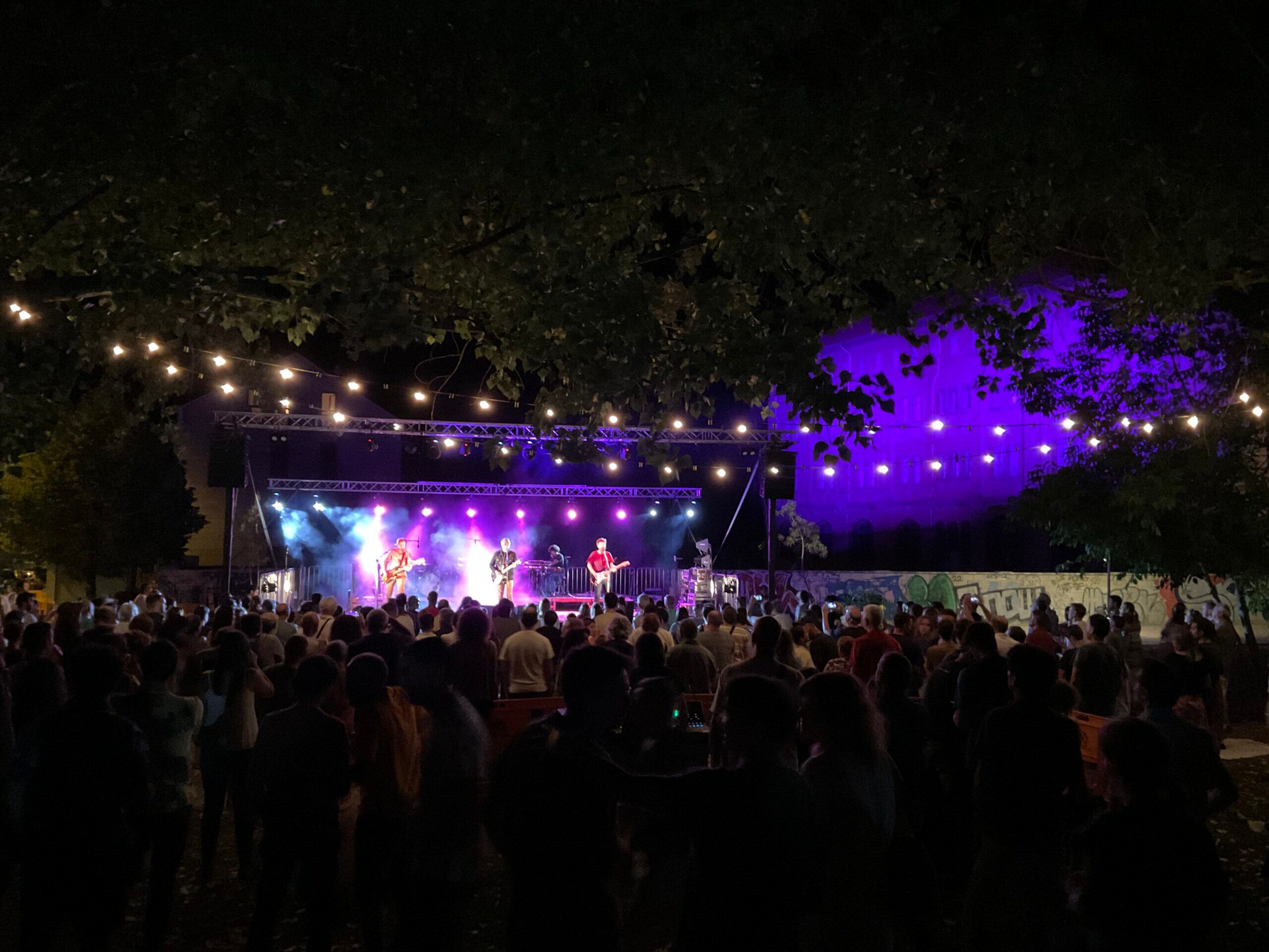 Concierto de La Habitación Roja en los glacis de la Ciudadela
