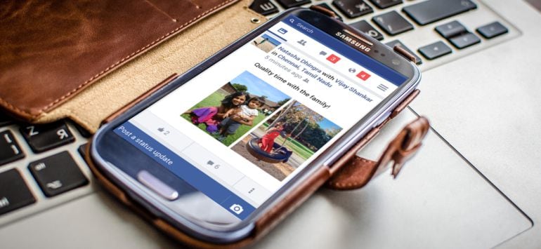 Un smartphone con la app ‘Facebook Lite’