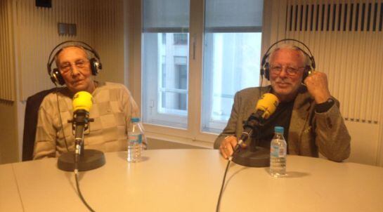 José Alcubierre Pérez, a la izquierda, y Sigfried Meir, a la derecha, en los estudios de &#039;Hora 25&#039;