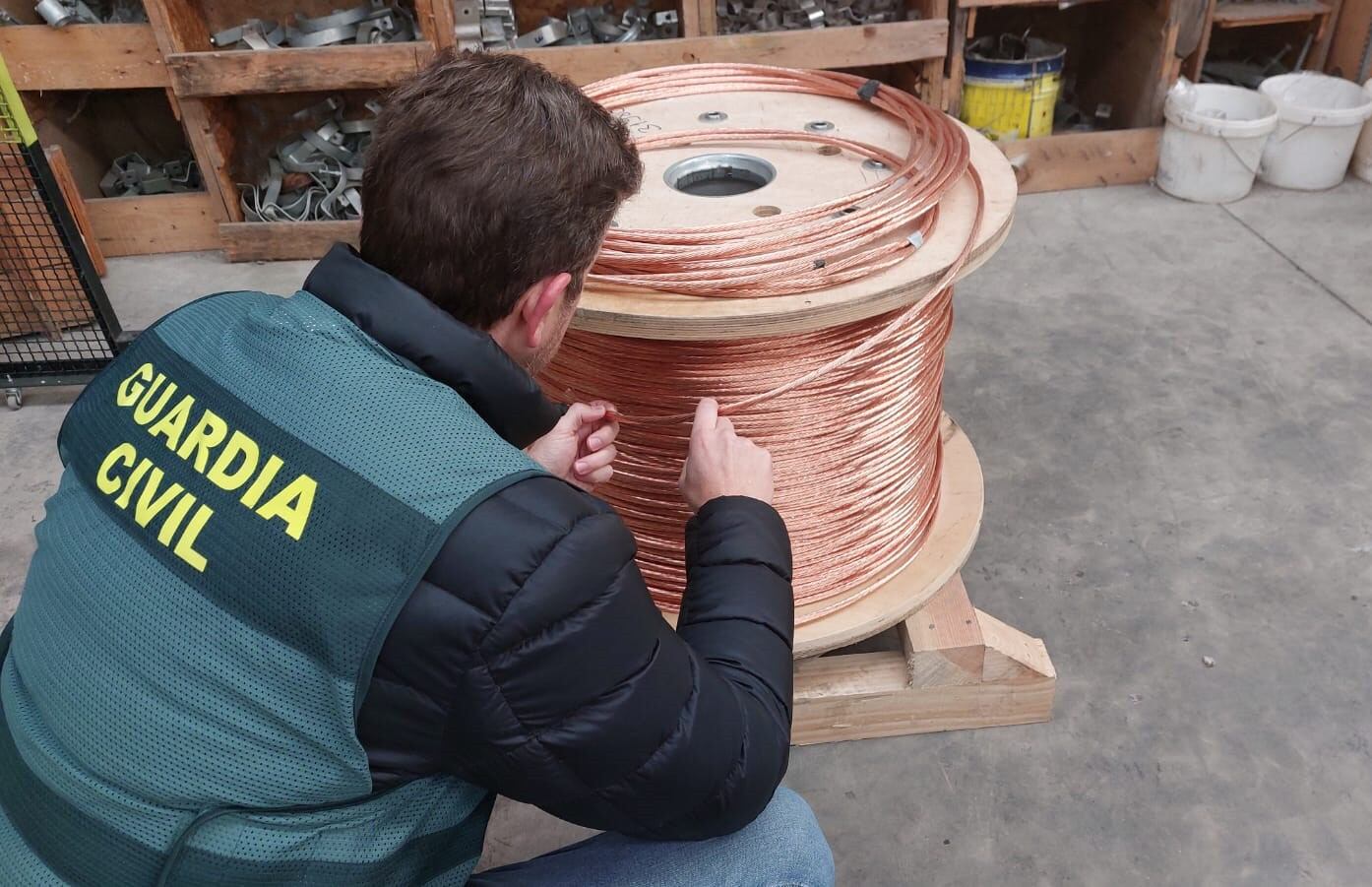 Parte del material recuperado en la operación de la Guardia Civil