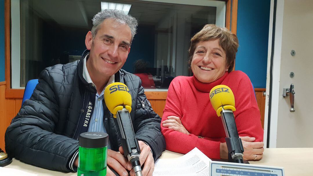 José Ángel San Martín y María Jesús Cedrún en el estudio de la Ventana de Cantabria 