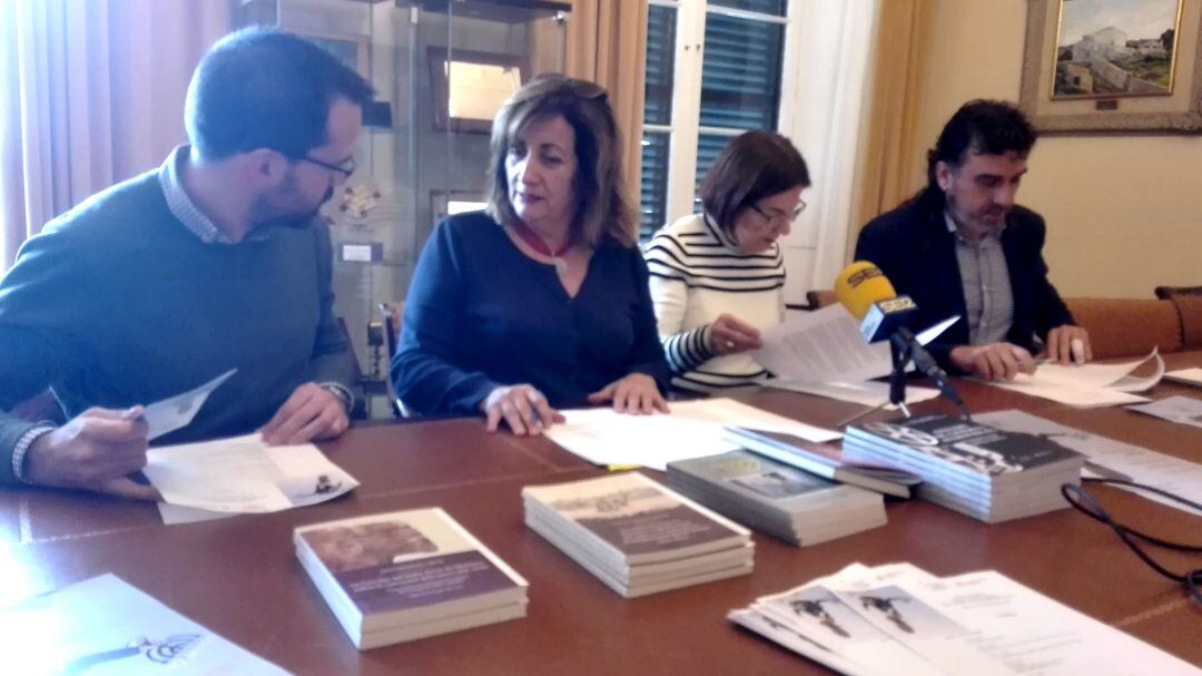 Héctor Pons, Fanny Tur, Fina Salord y Jordi Maíz presentaron las jornadas destinadas a estudiar la presencia del pueblo judío en Balears.