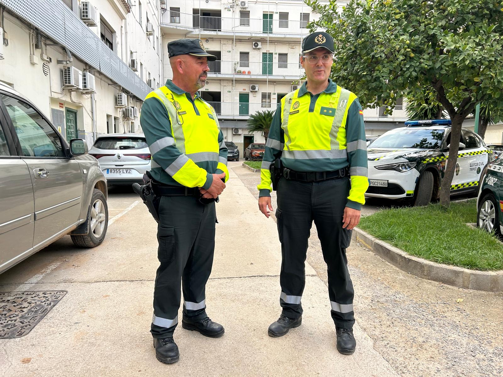 Teniente de la Guardia Civil, Emilio Aznar, junto al agente Manuel Rangel