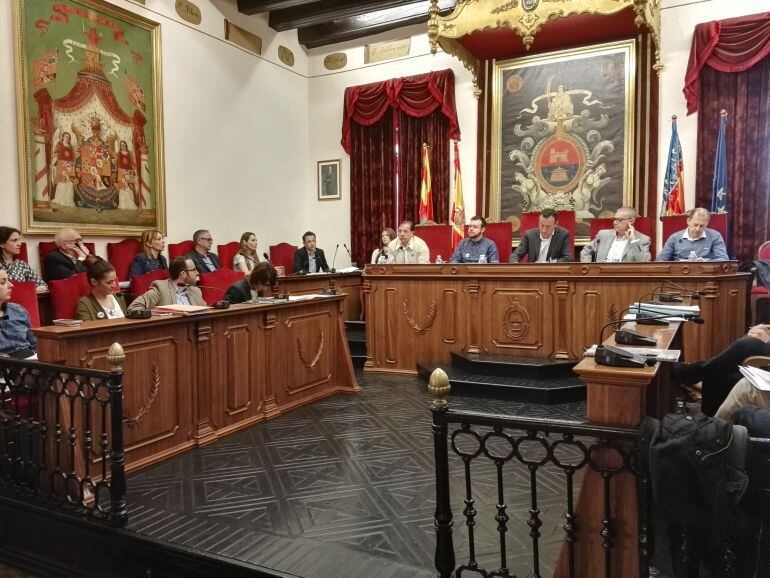 Miembros del equipo de gobierno en el pleno municipal