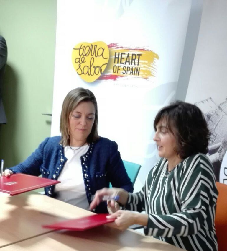 Milagros Marcos y Guadalupe Tejero en el acto de esta mañana