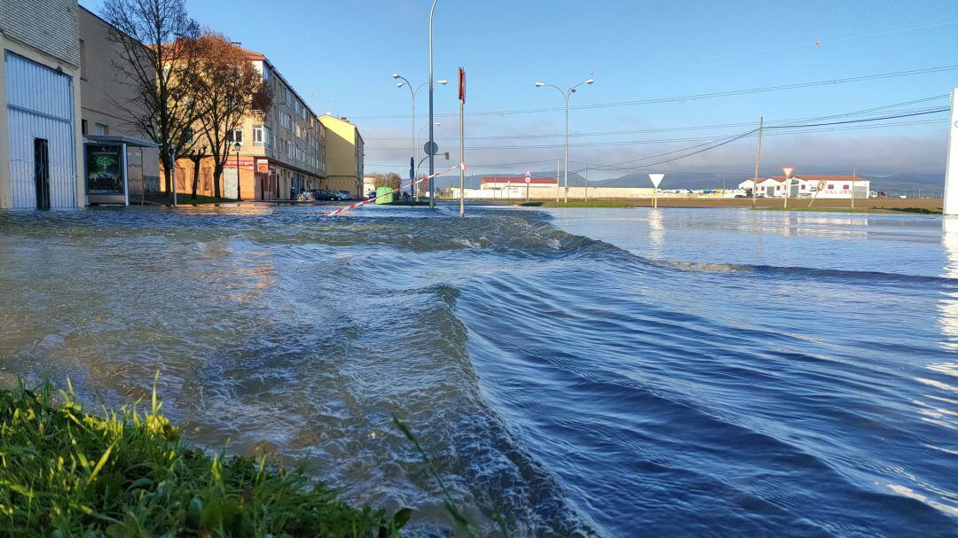 El agua en Asteguieta retrocede, pero poco a poco. 