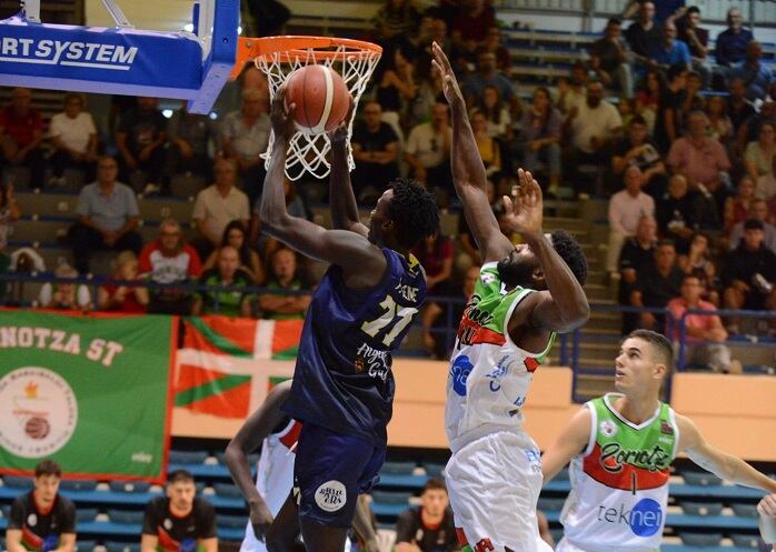 Pierre Sené en un partido