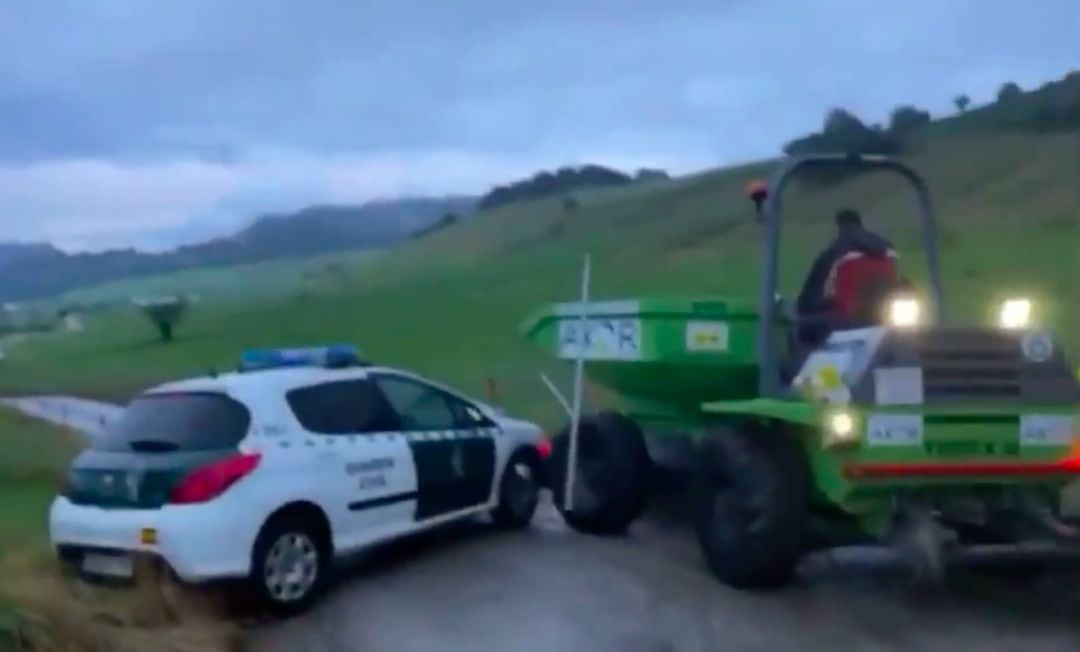 Un detenido en Serdio tras embestir una patrulla de la Guardia Civil.