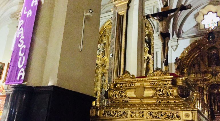 Paso del Cristo de la Vera Cruz montado para el Jueves Santo