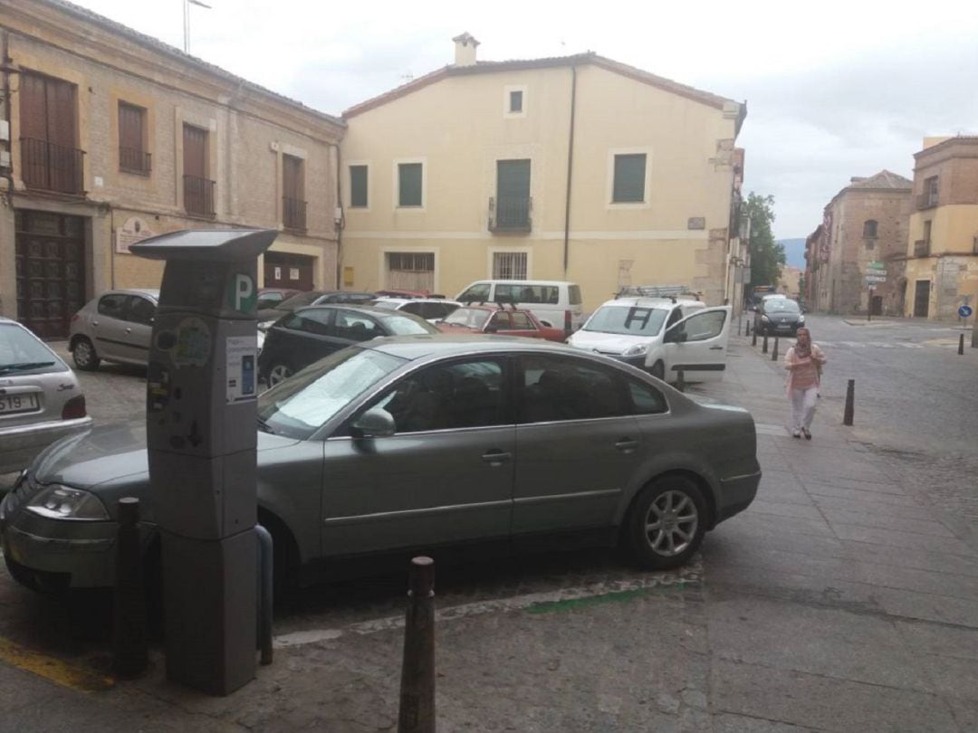 El Ayuntamiento de Segovia establece un sistema de tarjetas especiales para estacionar en zonas ORA