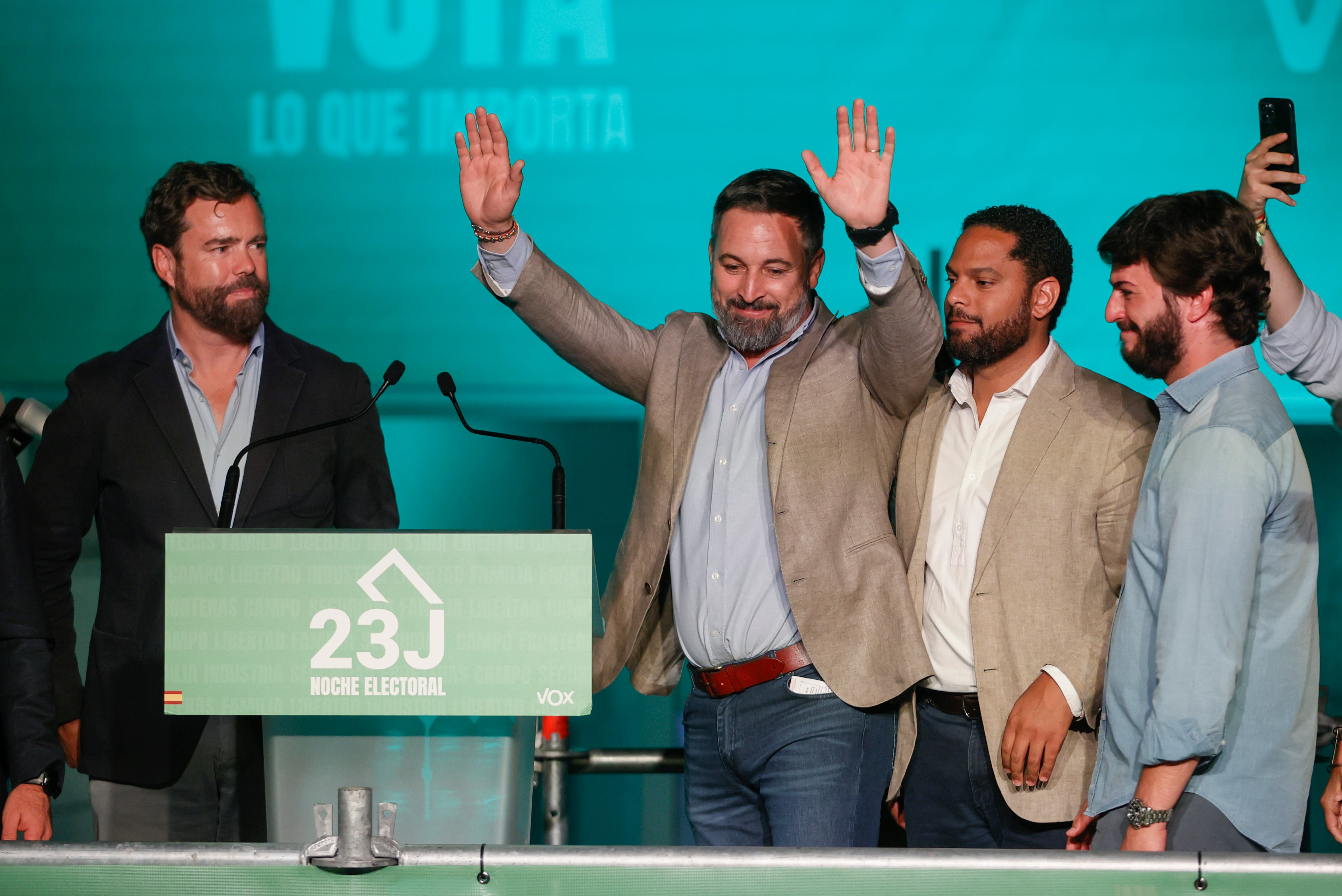 MADRID, 23/07/2023.- El presidente de Vox, Santiago Abascal, comparece ante los medios de comunicación en su sede de Madrid tras conocerse los resultados de las elecciones celebradas hoy Domingo. EFE / Mariscal.