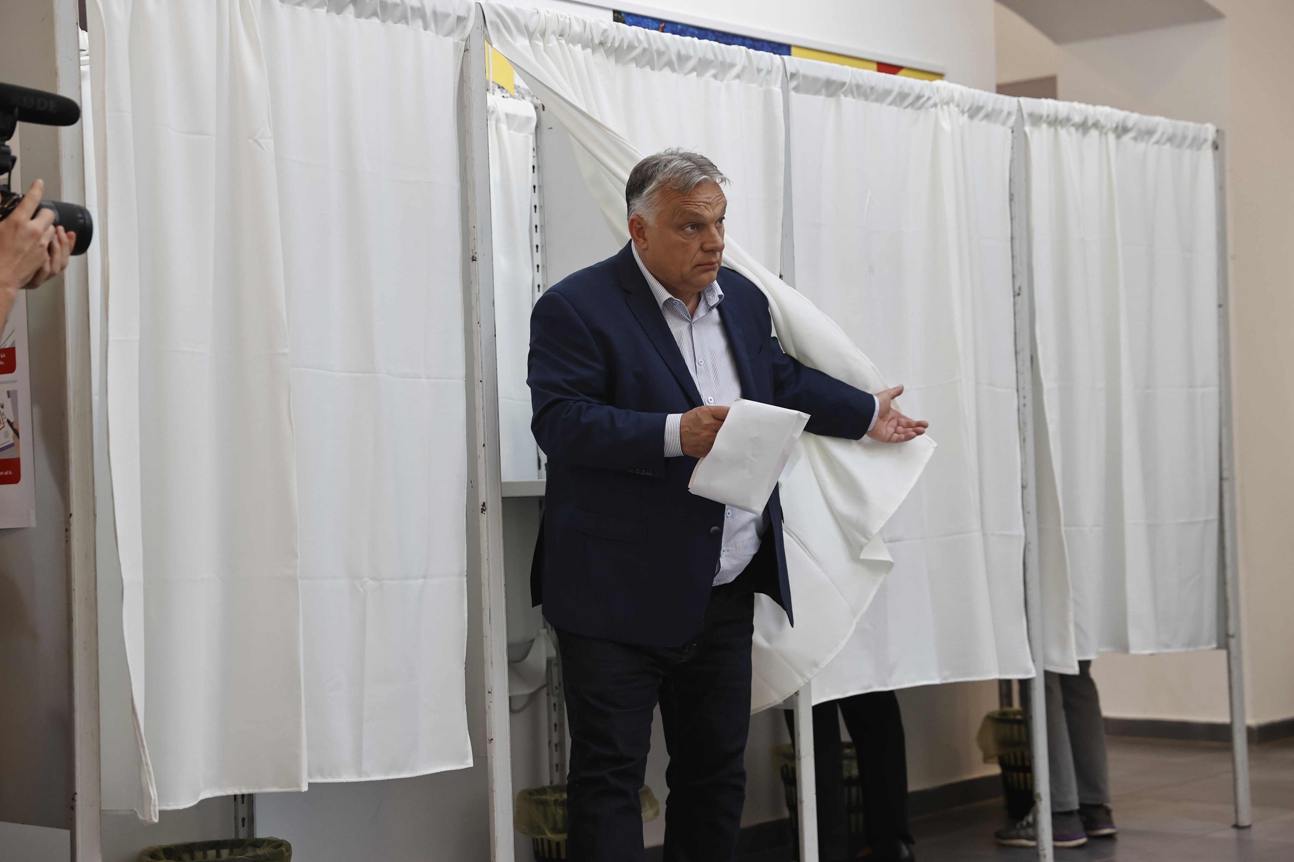 El primer ministro de Hungría, Viktor Orbán, después de votar en las elecciones europeas