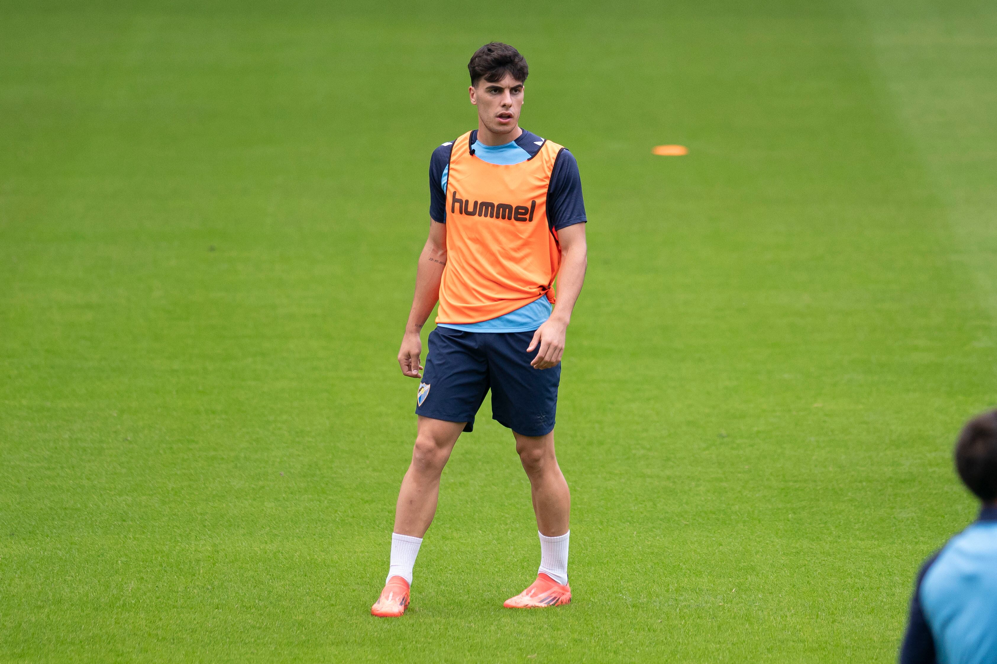 Lobete, uno de los titulares en Zaragoza, en un entrenamiento del Málaga