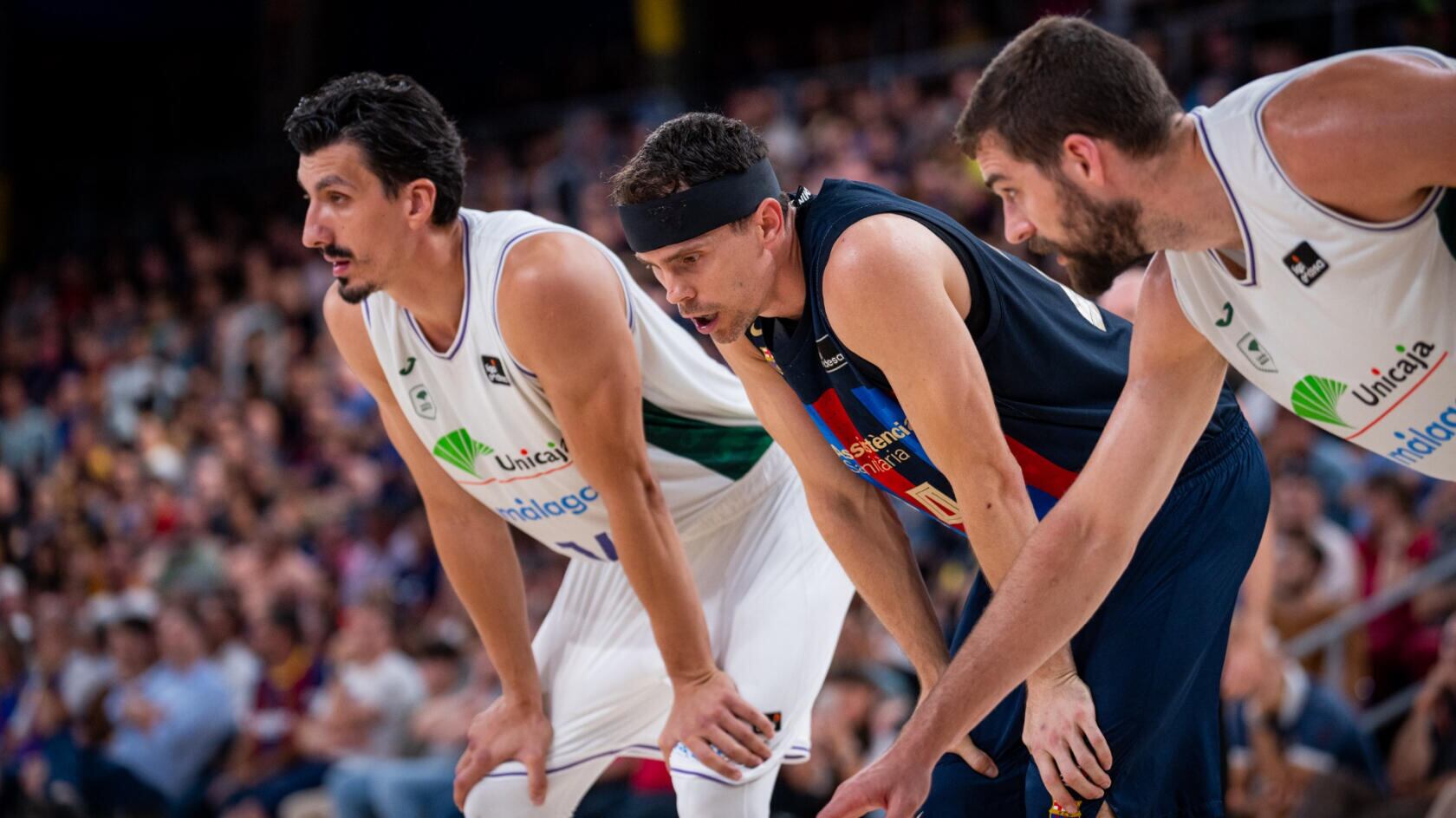 Djedovic, colocado para el rebote en un tiro libre en el partido del miércoles en Barcelona