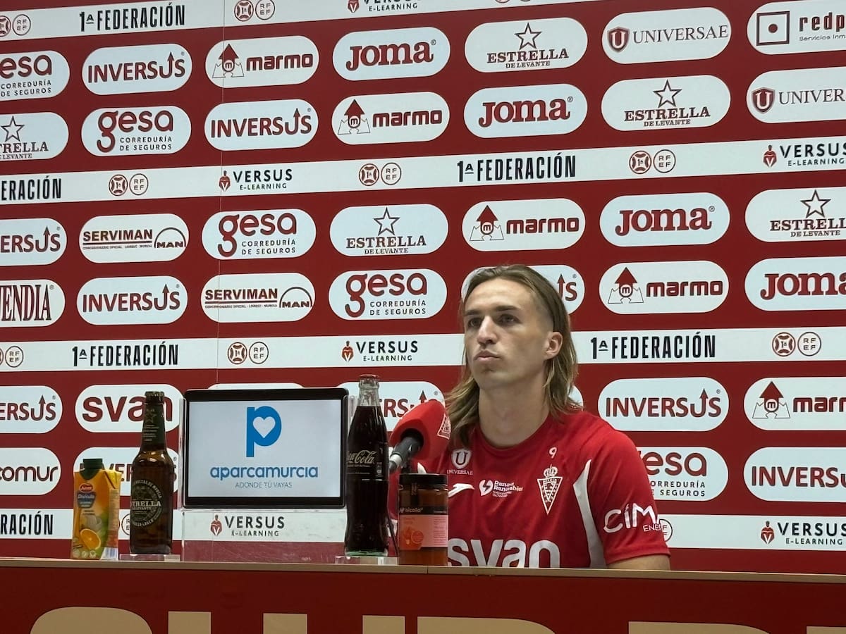 Pedro Benito llama a pasar página en el Real Murcia: "Hay que resetear y centrarse en ganar al Antequera"