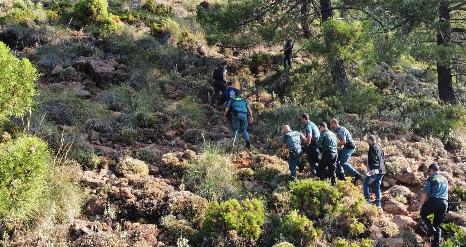 Imágenes del rescate por parte de la Guardia Civil a la mujer accidentada