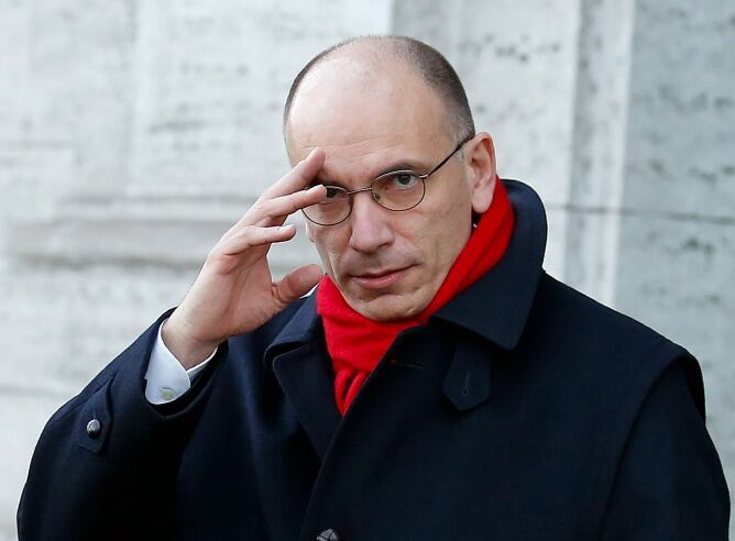 Enrico Letta lucha en la carrera electoral por imponerse a la ultraderecha de Meloni