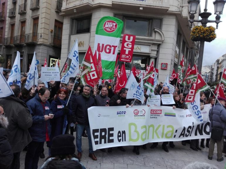 Concentración de los trabajadores de Bankia en Puerta Real