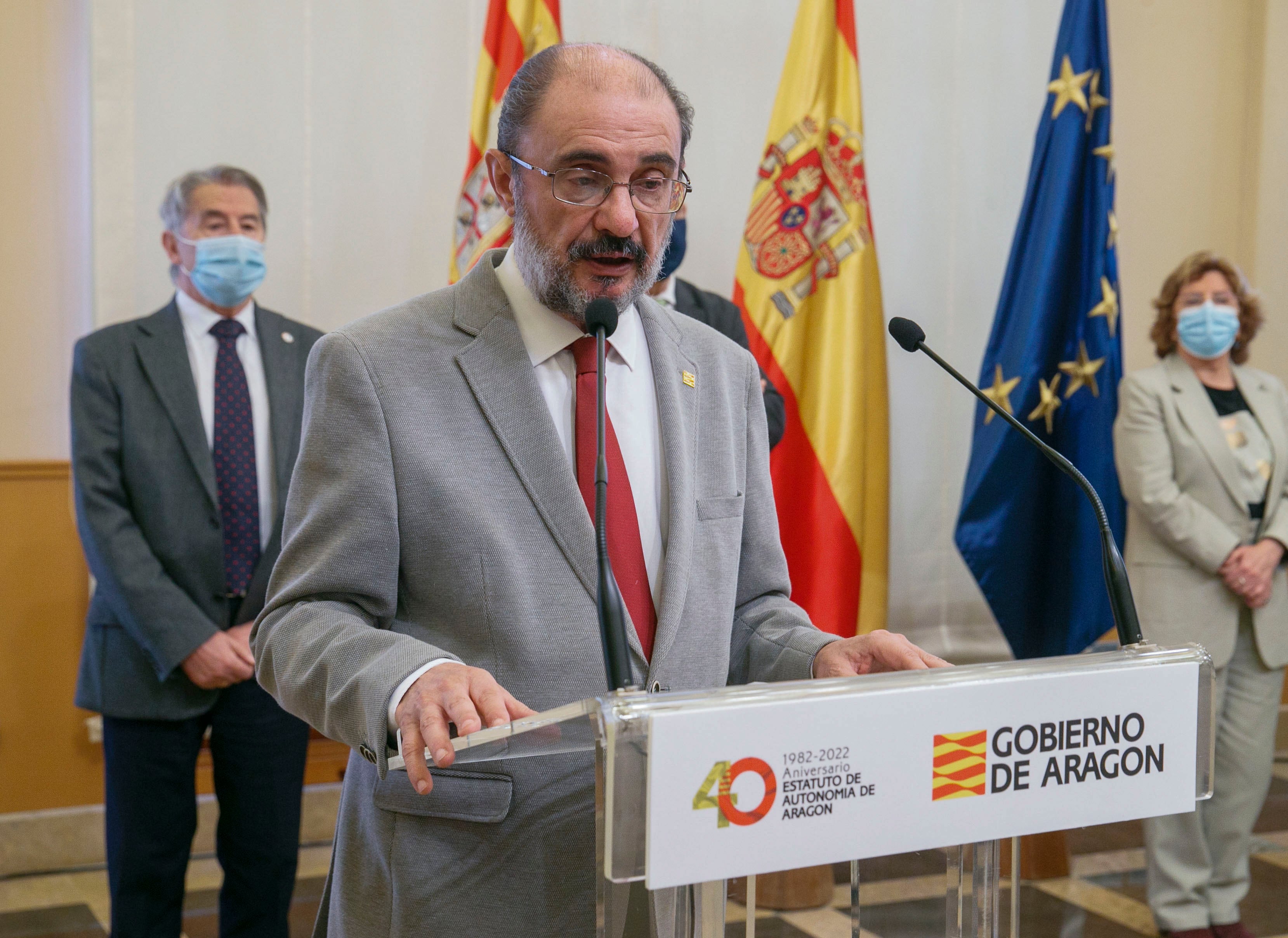 ZARAGOZA, 29/03/2022.- El presidente del Gobierno aragonés, Javier Lambán, ha asegurado este martes que Aragón rechaza el contenido de la propuesta técnica remitida por el Comité Olímpico Español para la candidatura conjunta con Cataluña para organizar en el Pirineo los Juegos Olímpicos de Invierno de 2030, entre otras cosas porque el reparto de las modalidades y pruebas &quot;no es equilibrado&quot;, por lo que no va a validar políticamente este documento y presentará en breve, pero sin prisas, su propia alternativa. EFE/Javier Cebollada
