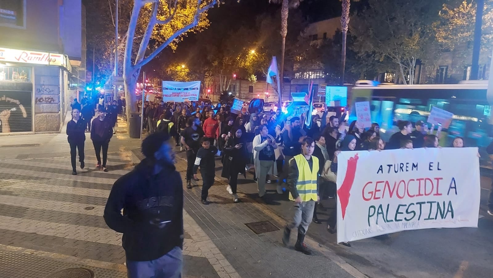 Manifestación propalestina a su paso por los Juzgados de avenida Alemania en Palma.
EUROPA PRESS
07/11/2023