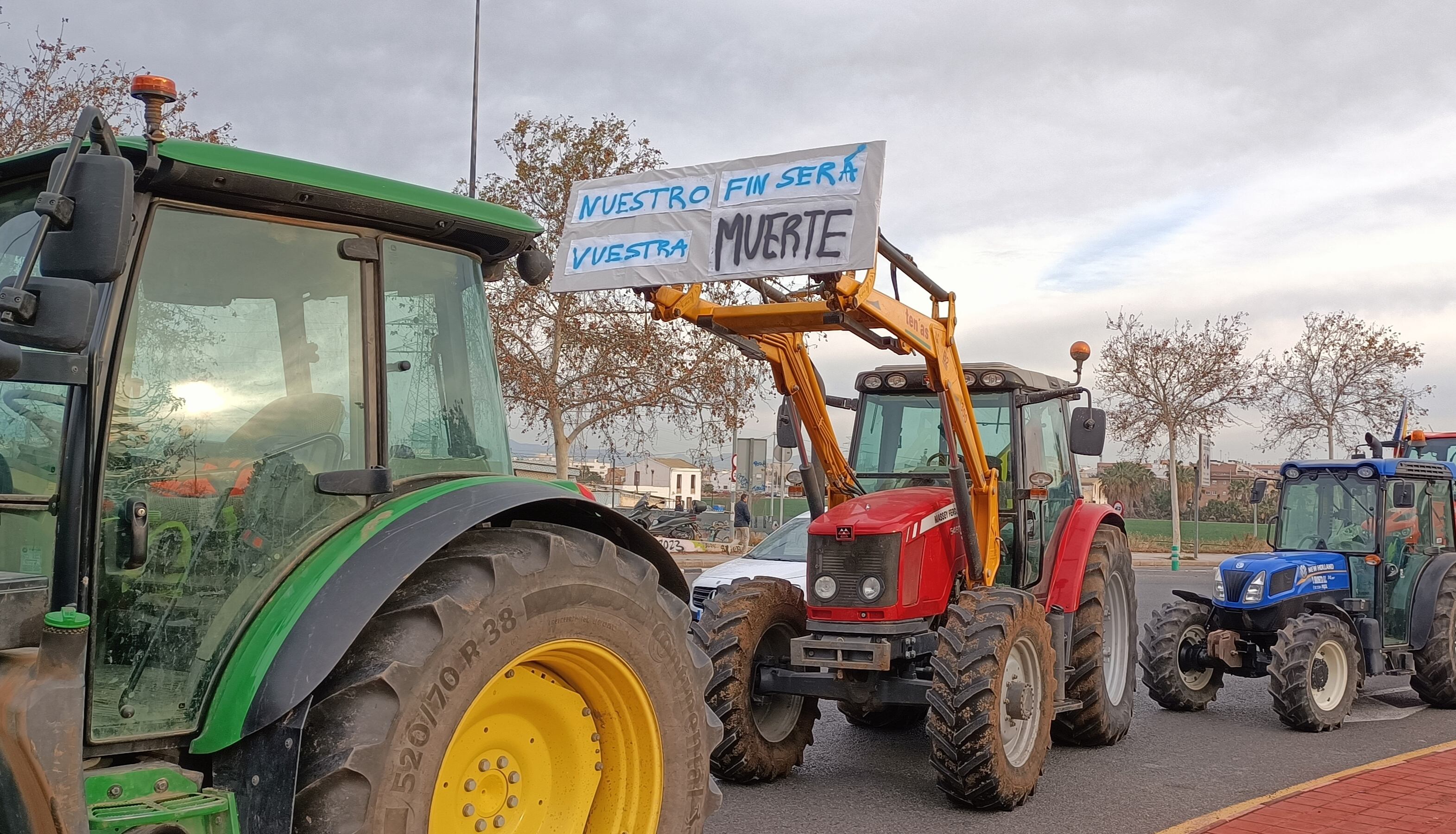 Tractoristas valencianos colapsan los accesos a València