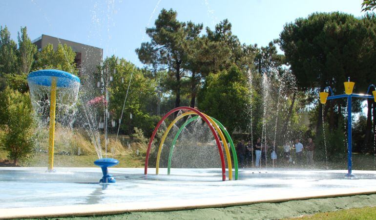 Las piscinas municipales se suman a la oferta de actividades de verano para todas la edades