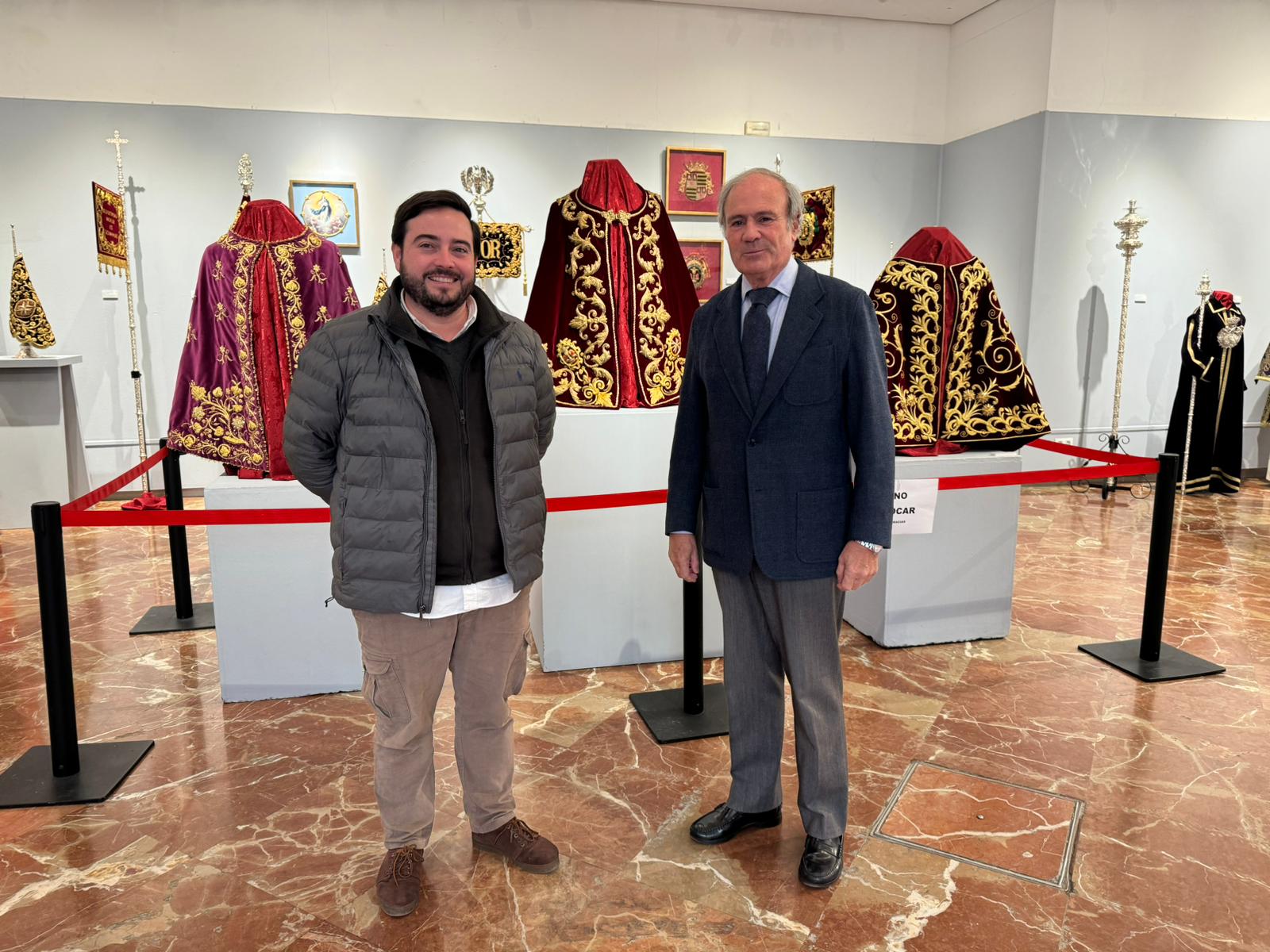 José Manuel Peña, a la izquierda, junto a Manolo Román en la muestra de San Esteban