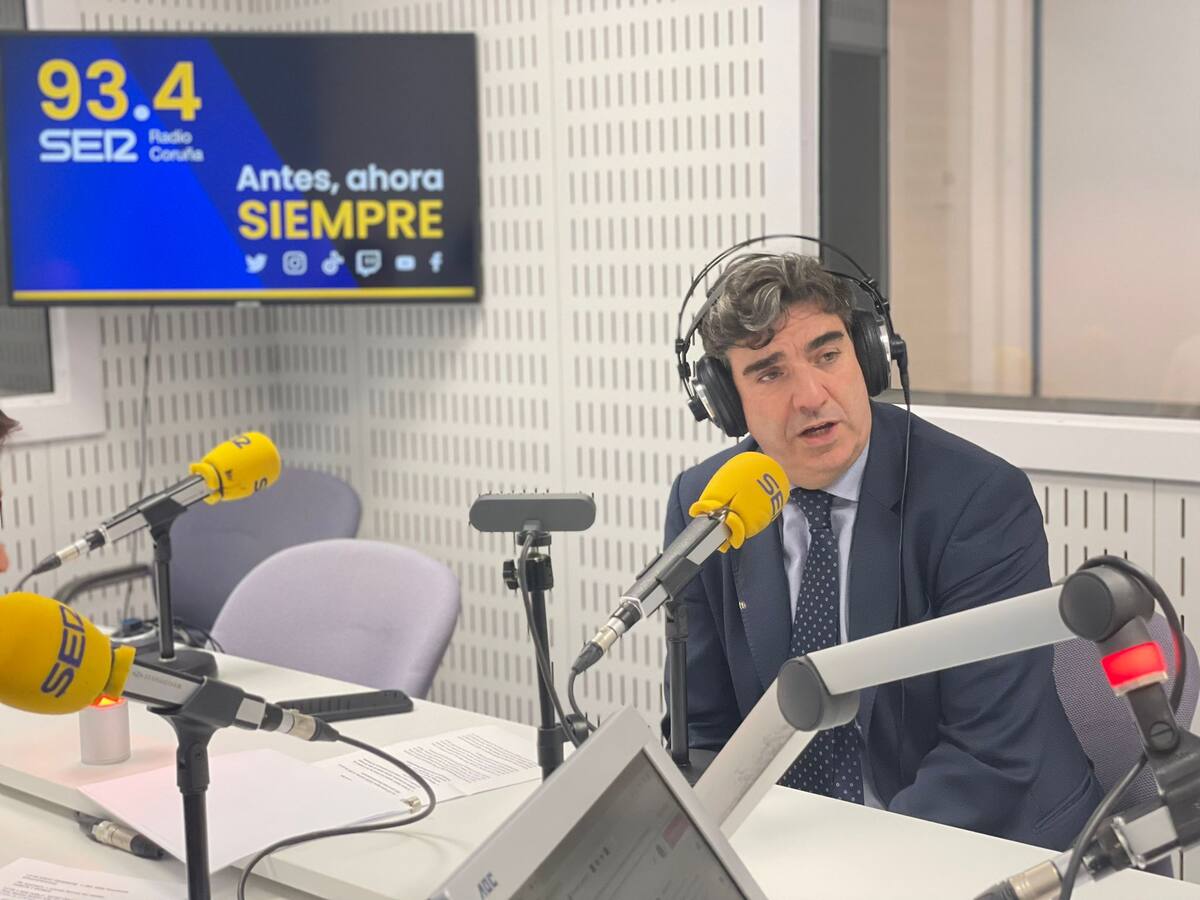 Xunta y Concello de A Coruña estudian fórmulas para mantener la titularidad de los terrenos del puerto y conseguir ingresos