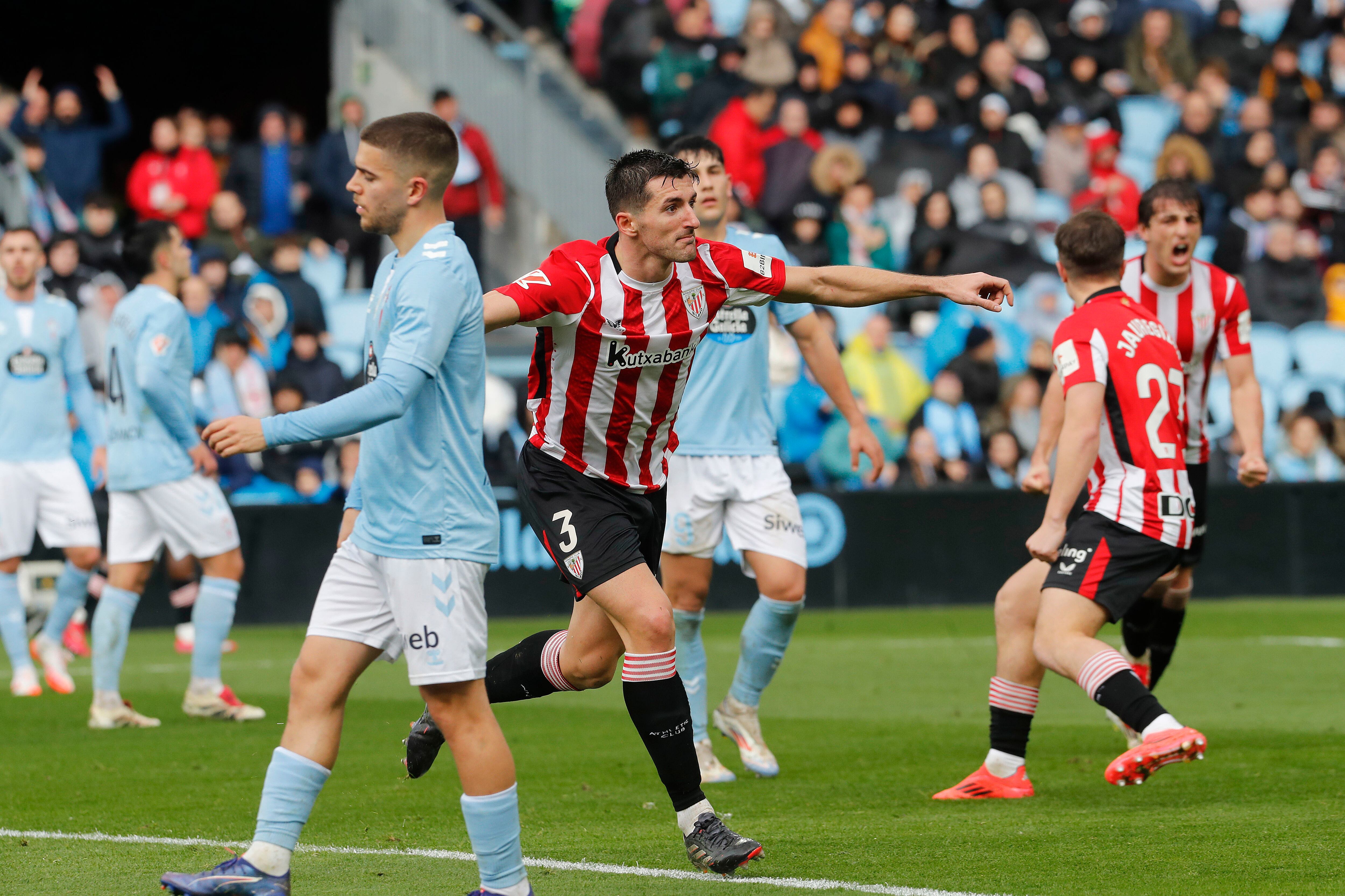 VIGO, 19/01/2025.- El defensa del Athletic Club de Bilbao Dani Vivian celebra un gol durante su partido de LaLiga EA Sports disputado este domingo en el estadio Balaidos de Vigo. EFE/ Salvador Sas
