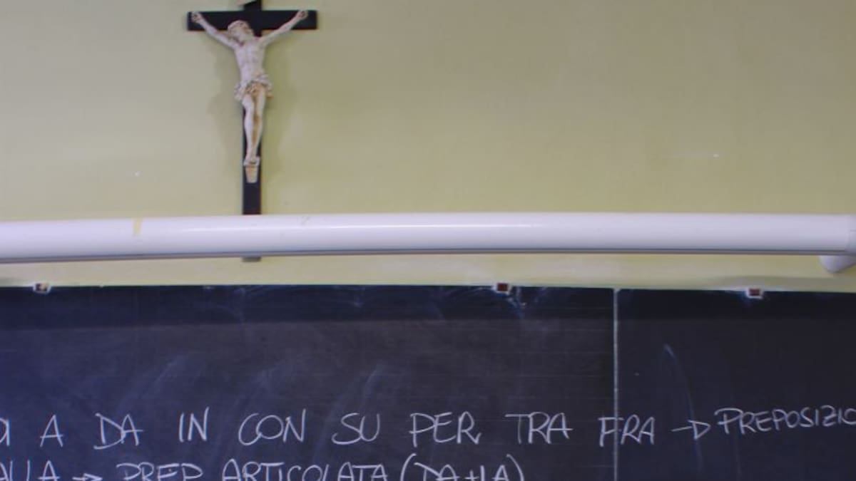 Podemos, en contra de que la Junta cree departamentos de Religión en los centros educativos